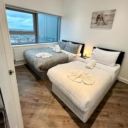 Alarabi Apartments-Two Bedrooms Apartment ครอยดอน ภายนอก รูปภาพ