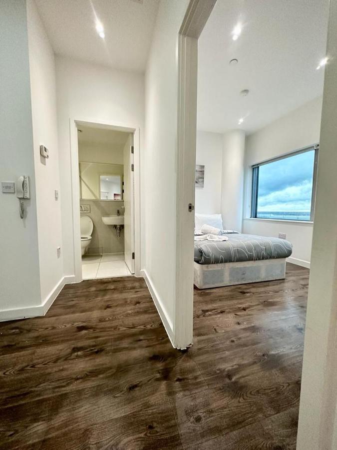 Alarabi Apartments-Two Bedrooms Apartment ครอยดอน ภายนอก รูปภาพ