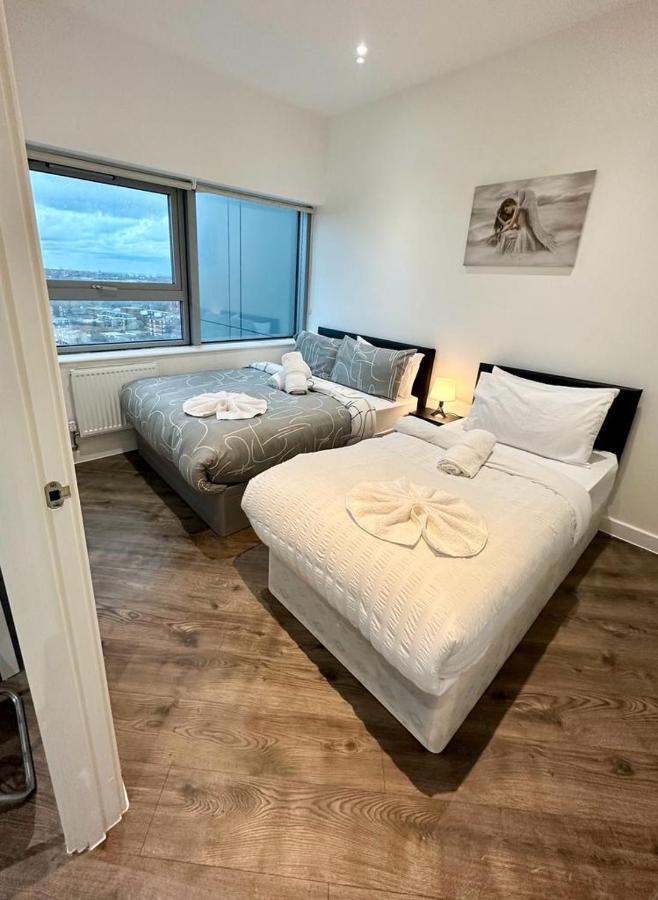 Alarabi Apartments-Two Bedrooms Apartment ครอยดอน ภายนอก รูปภาพ