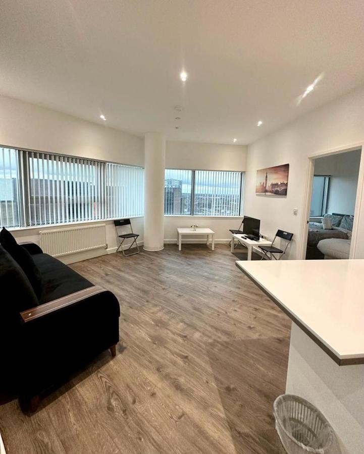 Alarabi Apartments-Two Bedrooms Apartment ครอยดอน ภายนอก รูปภาพ