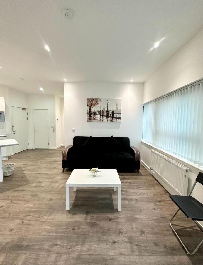 Alarabi Apartments-Two Bedrooms Apartment ครอยดอน ภายนอก รูปภาพ