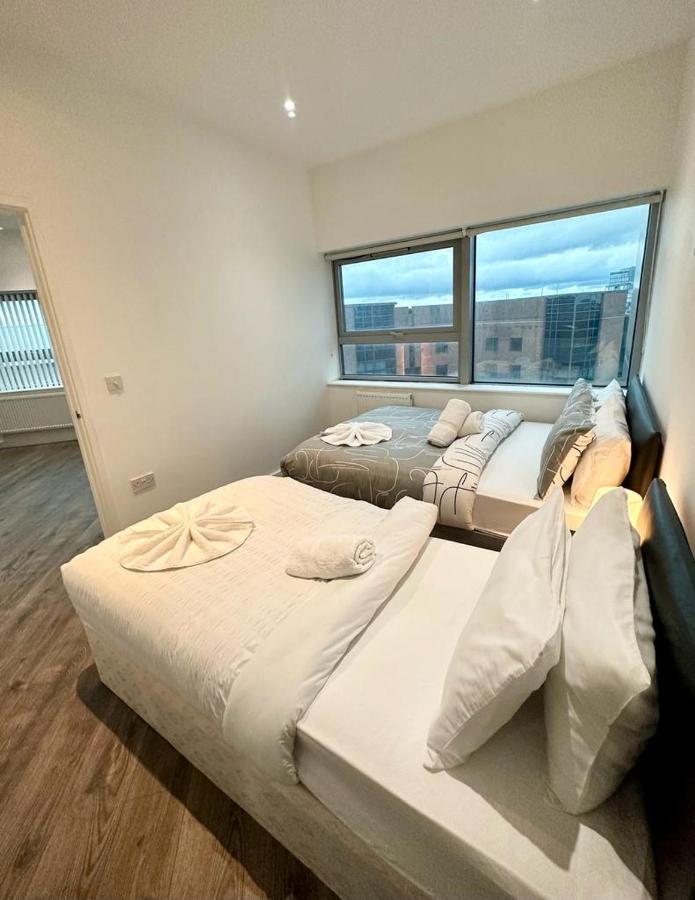 Alarabi Apartments-Two Bedrooms Apartment ครอยดอน ภายนอก รูปภาพ