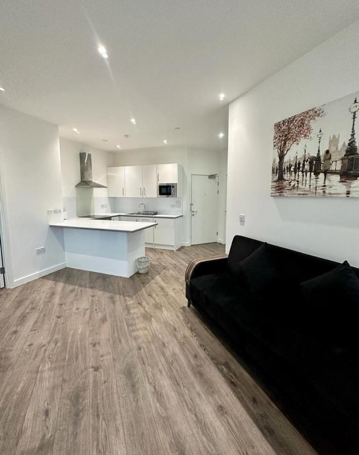 Alarabi Apartments-Two Bedrooms Apartment ครอยดอน ภายนอก รูปภาพ
