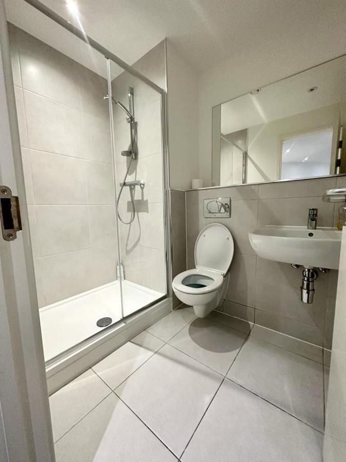 Alarabi Apartments-Two Bedrooms Apartment ครอยดอน ภายนอก รูปภาพ