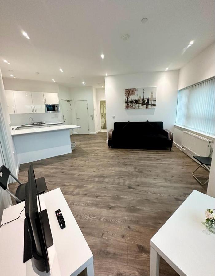 Alarabi Apartments-Two Bedrooms Apartment ครอยดอน ภายนอก รูปภาพ