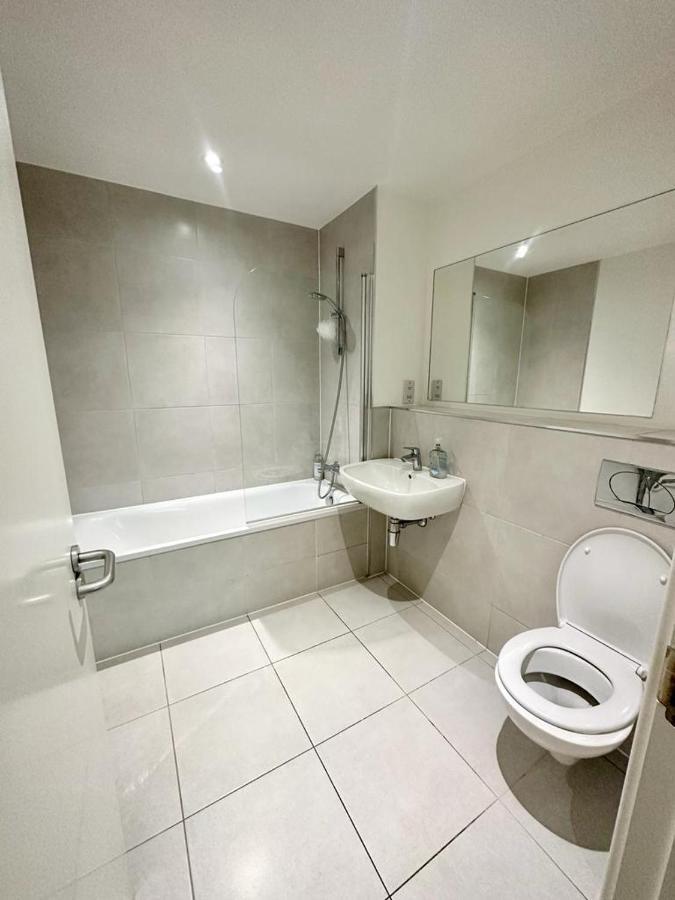Alarabi Apartments-Two Bedrooms Apartment ครอยดอน ภายนอก รูปภาพ